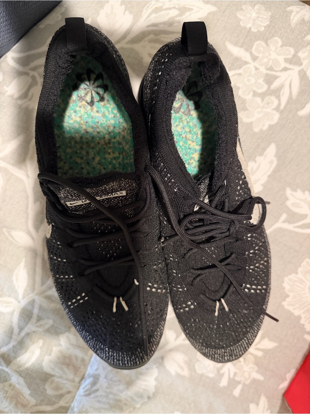 Nike Men’s Black Knit Lace-Up Sneakers with Mint Floral Insole - Picture 2 of 6
